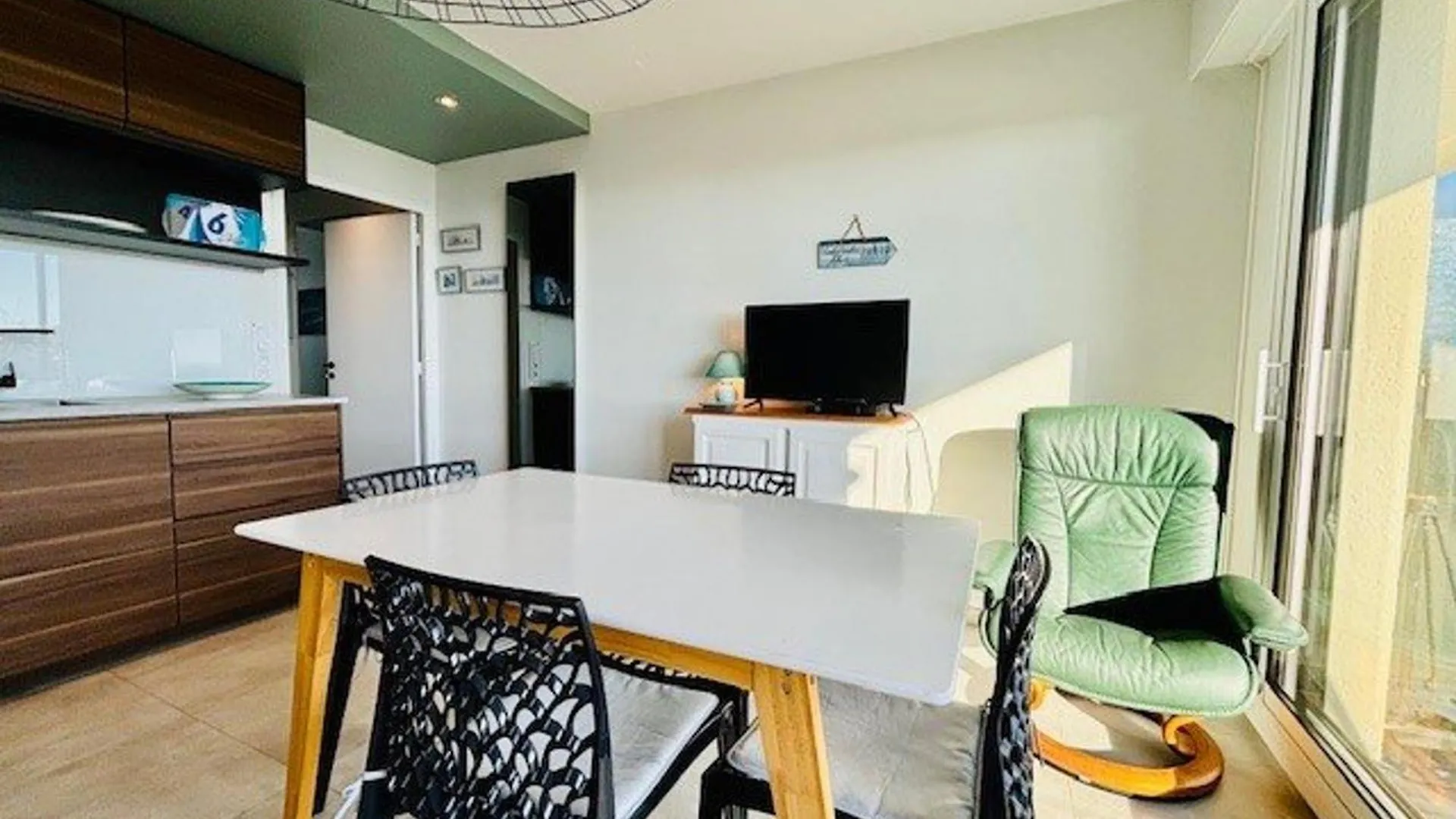 Appartamento Quiberon : 2 Pieces Avec Jardin Prive, Terrasse Et Parking A 2 Pas De La Cote - Fr-1-478-299 0*,  Francia